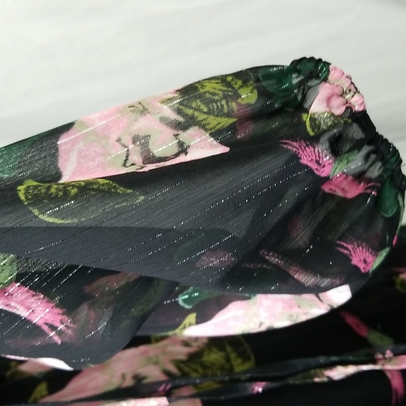 AQUA COLD SHOULDER FLORAL PRINT DRESS IN BLACK FLORAL SIZE SMALL - Picture 7 of 8